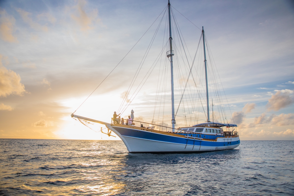 Meeru Sunset Trip on a Yacht